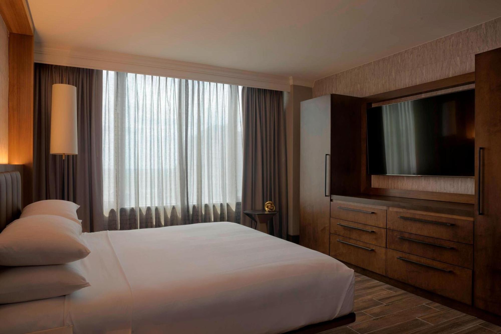 Winston-Salem Marriott Hotel Bagian luar foto